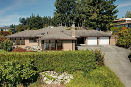 5170 Ridgeview Drive, Sechelt, BC, Sechelt District — 3 bed single family residence for sale