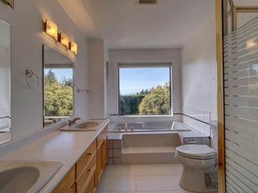 Garden / Landscaping Photo of 5170 Ridgeview Drive, Sechelt, BC
