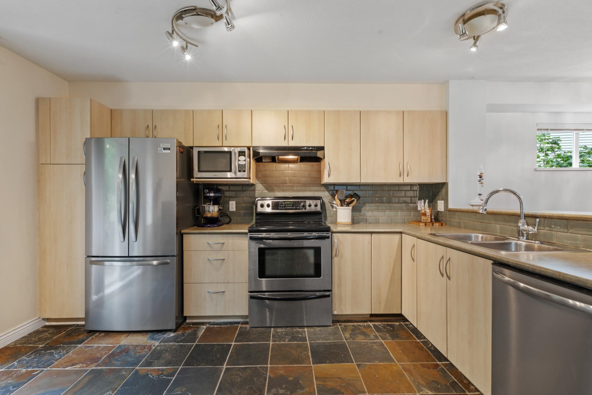 Kitchen Island Photo of 86 6747 203 Street, Langley, BC