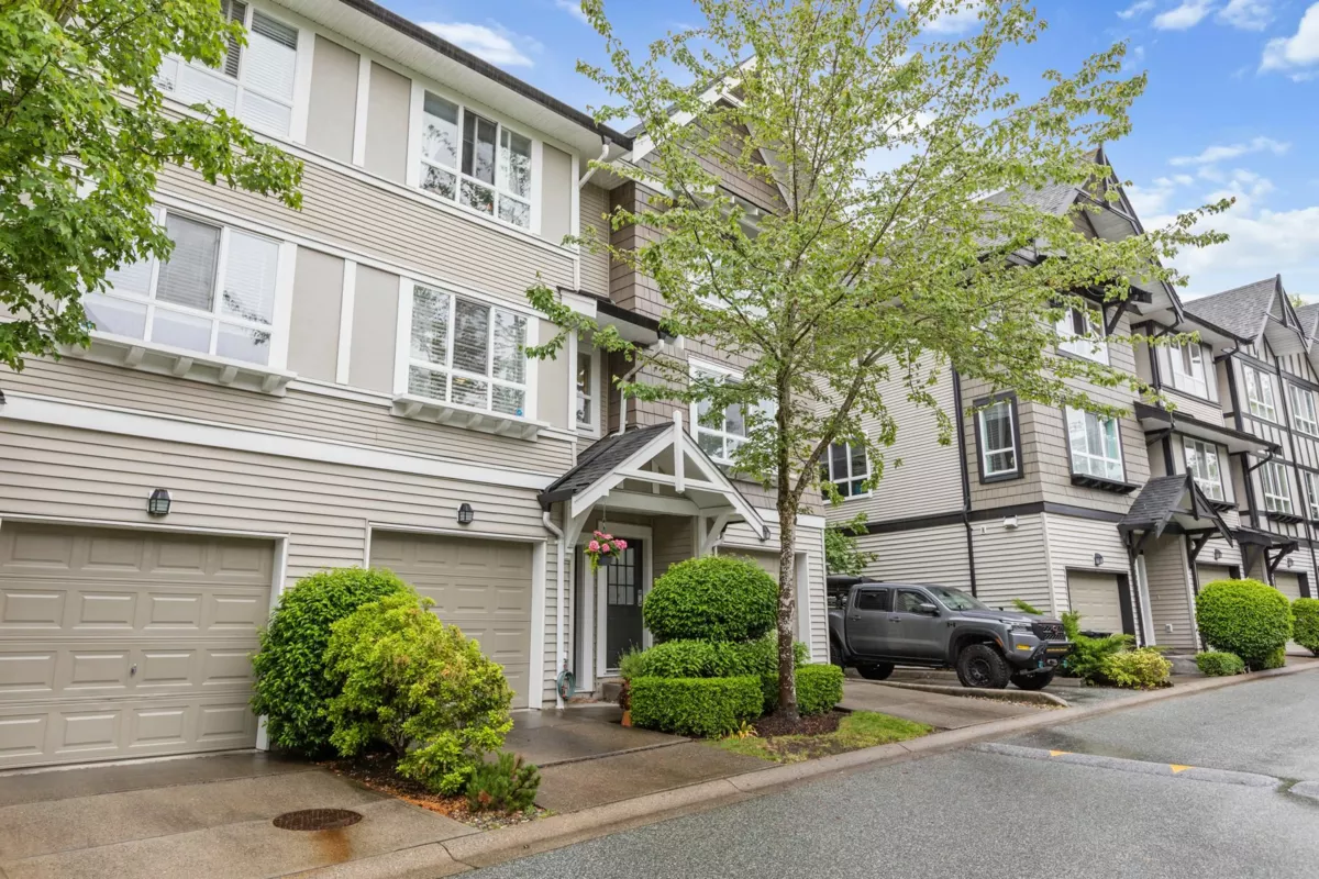 Living Room Photo of 86 6747 203 Street, Langley, BC