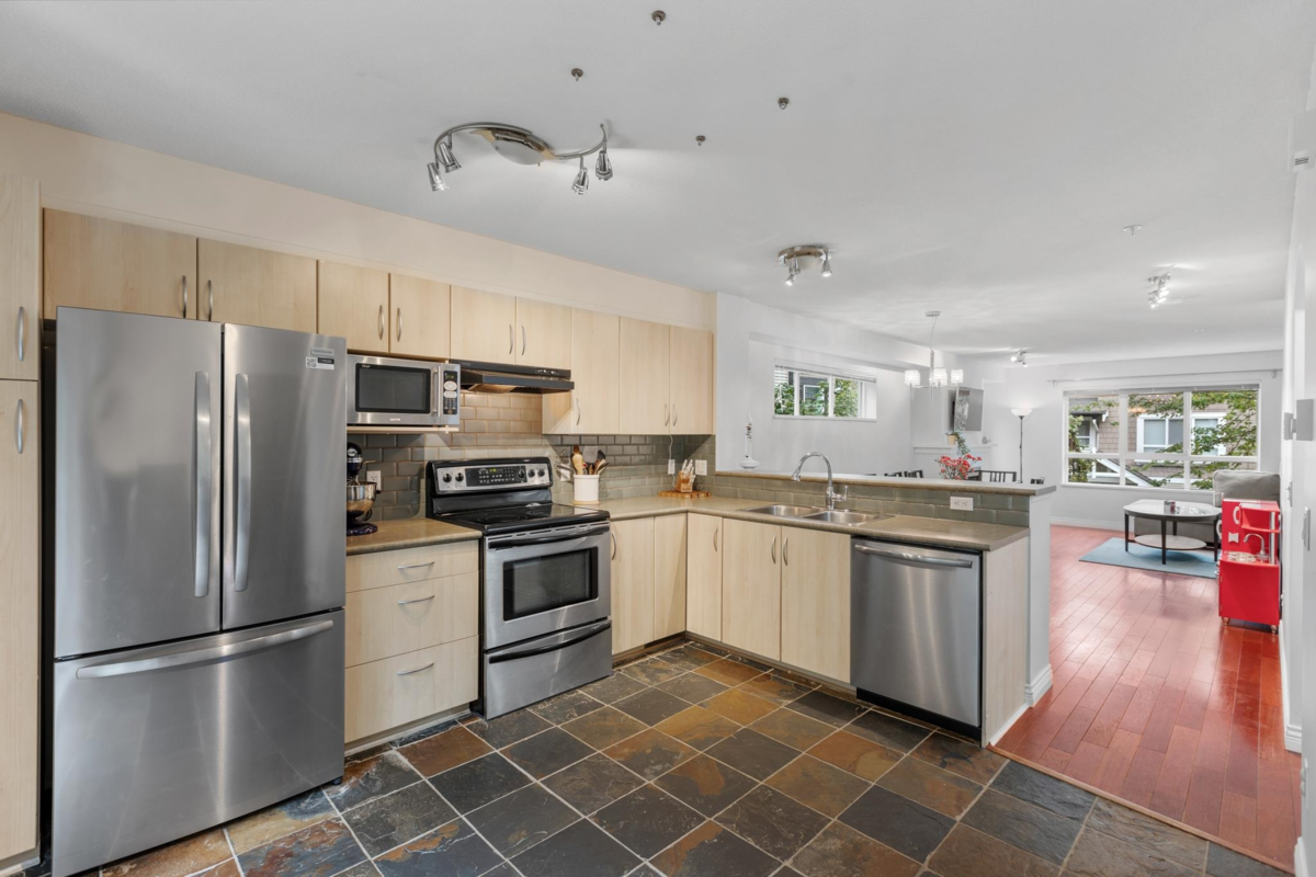 Primary Bathroom Photo of 86 6747 203 Street, Langley, BC