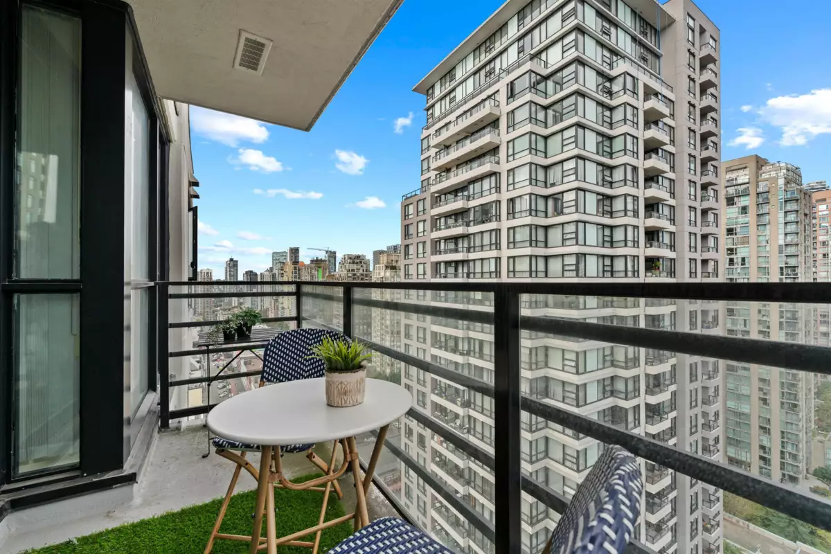 Entry Foyer Photo of 2408 909 Mainland Street, Vancouver, BC