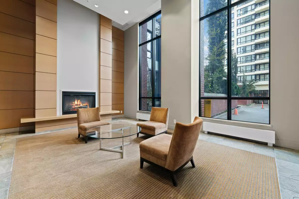 Front Yard Photo of 2408 909 Mainland Street, Vancouver, BC