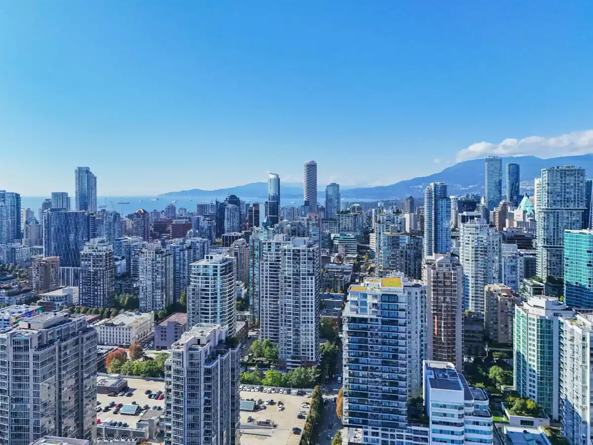 Hot Tub / Spa Photo of 2408 909 Mainland Street, Vancouver, BC