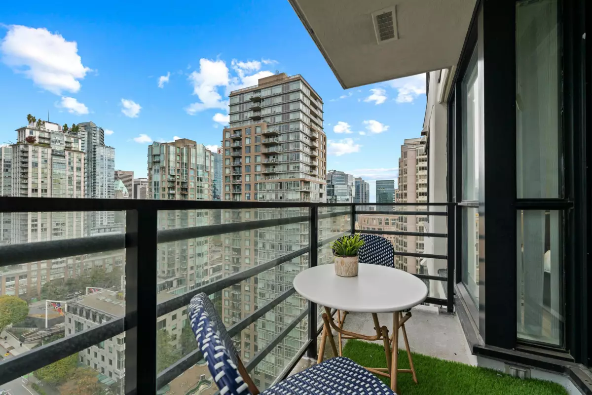 Loft / Bonus Room Photo of 2408 909 Mainland Street, Vancouver, BC