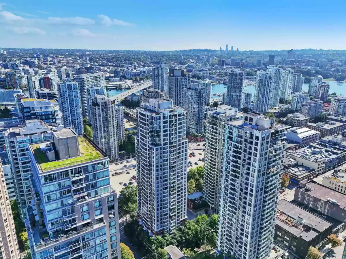 Outdoor Kitchen Photo of 2408 909 Mainland Street, Vancouver, BC