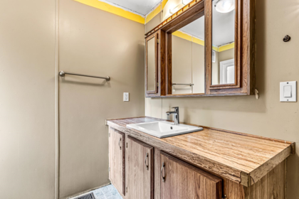 Office / Den Photo of 141 145 King Edward Street, Coquitlam, BC