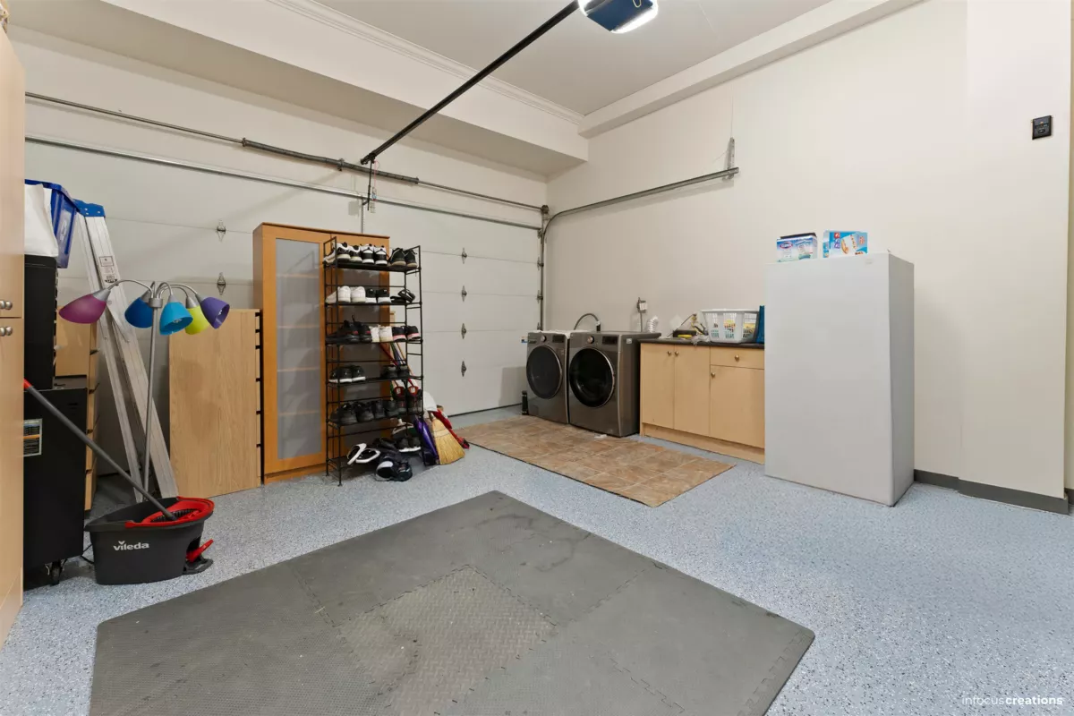 Entry Foyer Photo of 12567 66 Ave Avenue, Surrey, BC