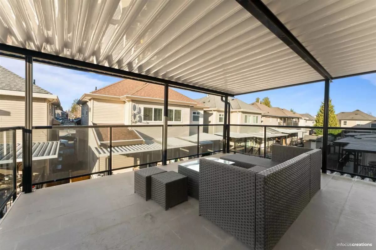 Mudroom Photo of 12567 66 Ave Avenue, Surrey, BC