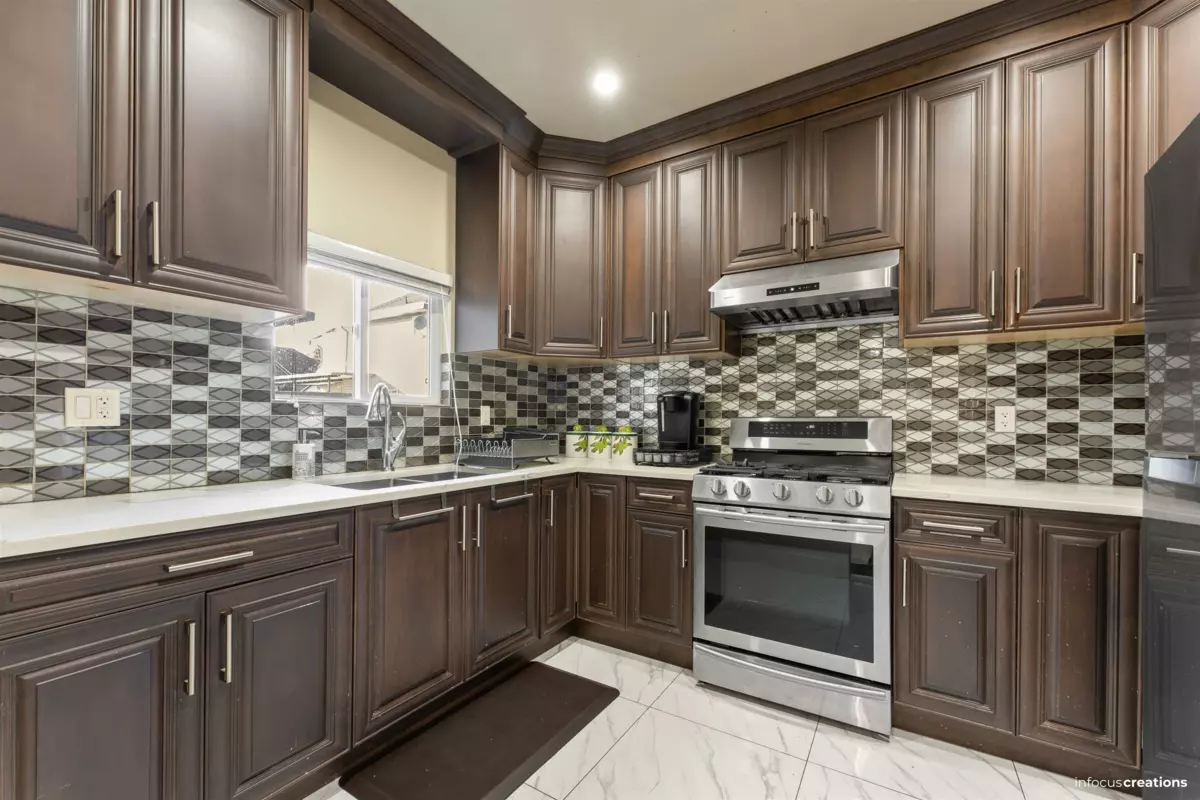 Powder Room Photo of 12567 66 Ave Avenue, Surrey, BC