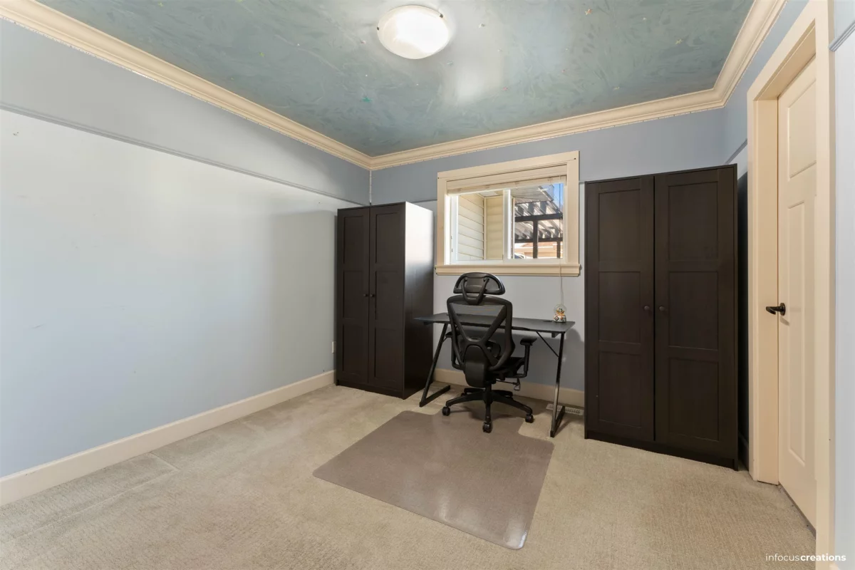 Primary Bathroom Photo of 12567 66 Ave Avenue, Surrey, BC