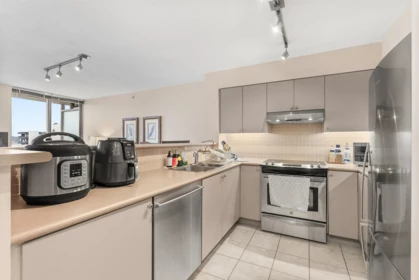1607 1277 Nelson Street, Vancouver, BC, Vancouver — Apartment/Condo for sale