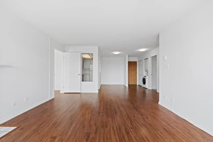 211 5335 Hastings Street, Burnaby, BC, Burnaby — Apartment/Condo for sale