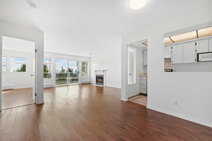 211 5335 Hastings Street, Burnaby, BC, Burnaby — Apartment/Condo for sale