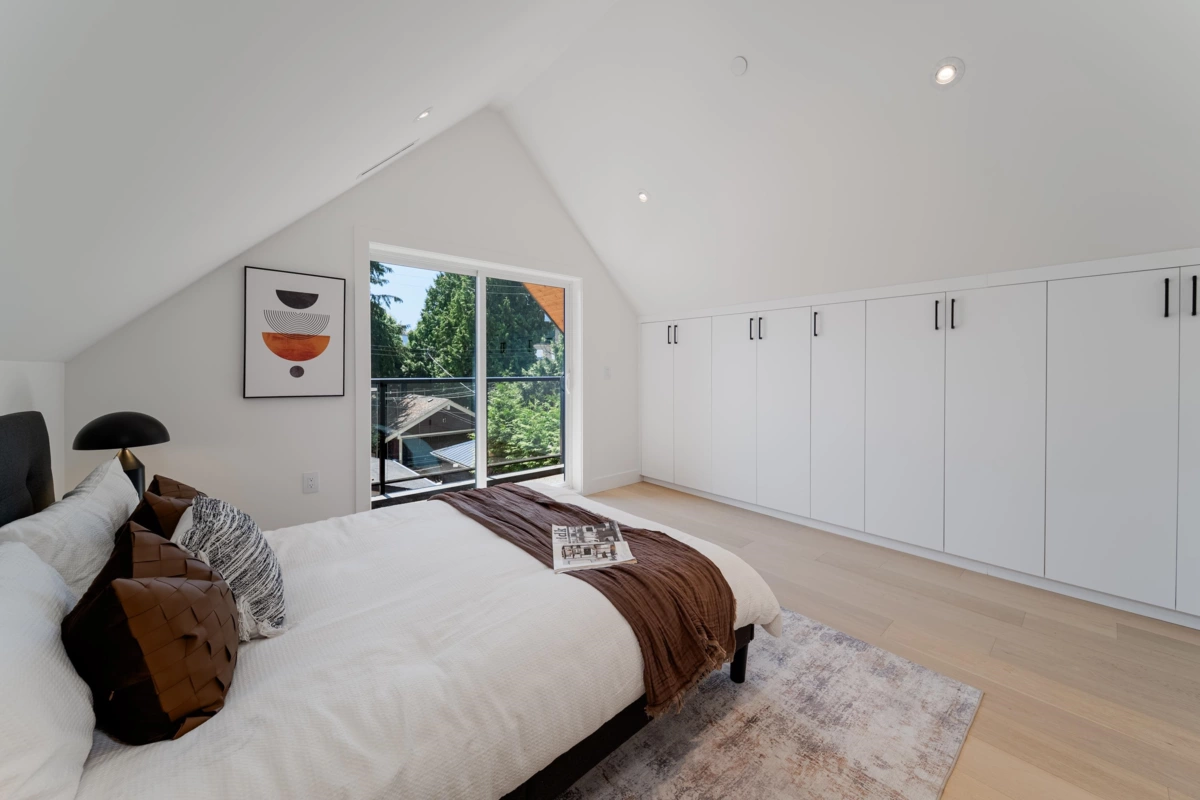 Front Yard Photo of 968 W 17th Avenue, Vancouver, BC