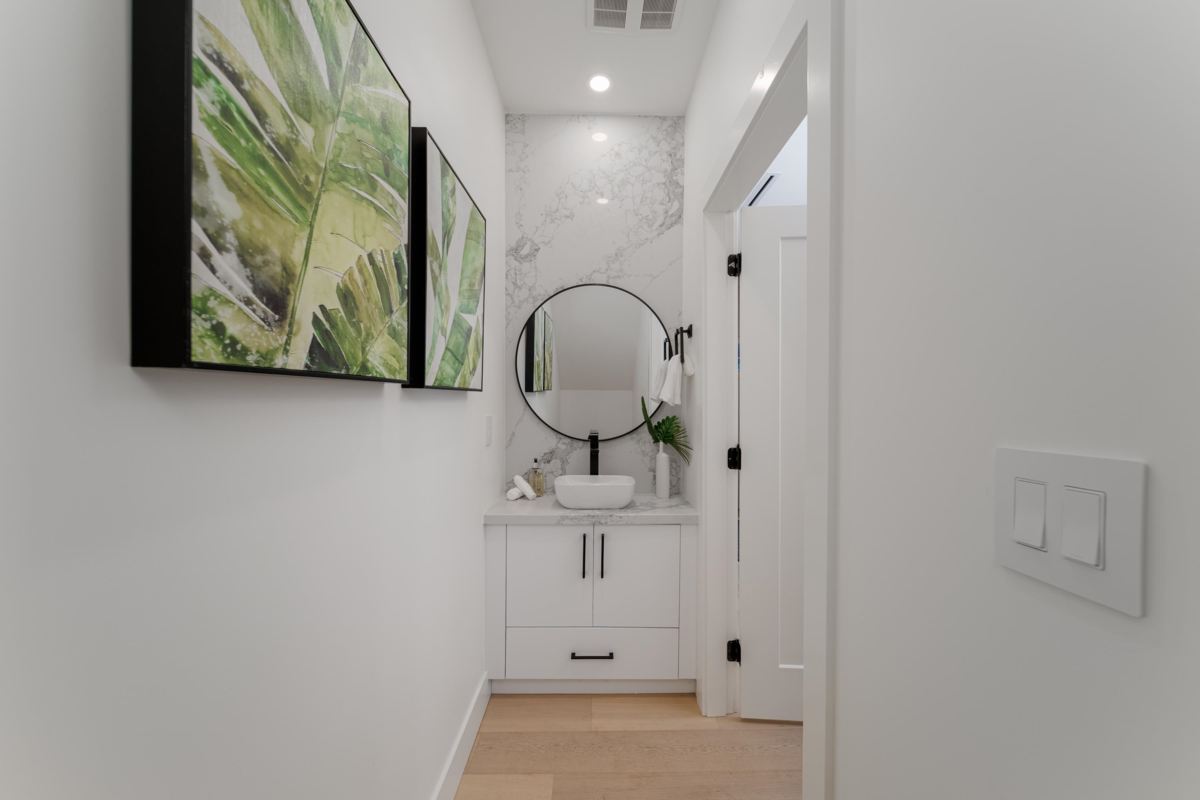 Guest Bathroom Photo of 968 W 17th Avenue, Vancouver, BC