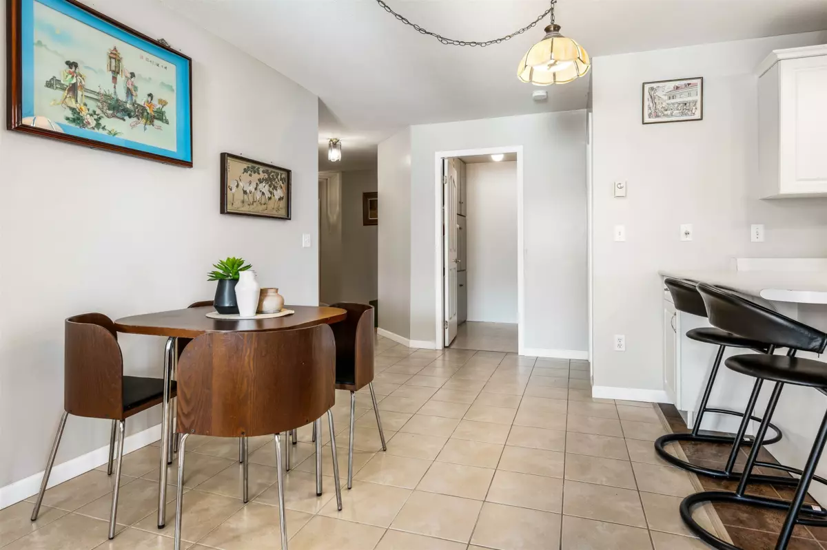 Dining Area Photo of 210 45660 Knight Road, Chilliwack, BC