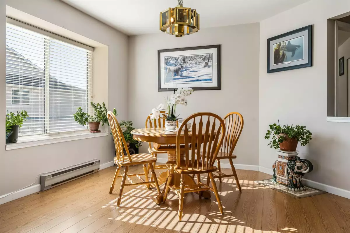 Guest Bathroom Photo of 210 45660 Knight Road, Chilliwack, BC