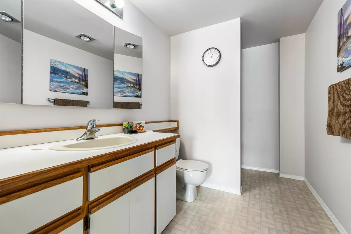 Hallway Photo of 210 45660 Knight Road, Chilliwack, BC