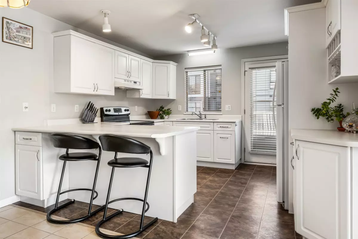 Kitchen Island Photo of 210 45660 Knight Road, Chilliwack, BC