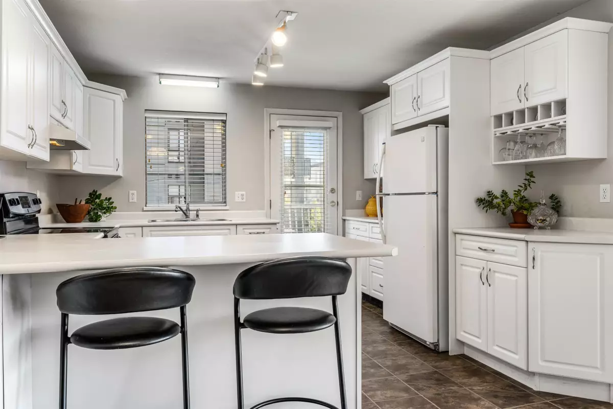 Kitchen Photo of 210 45660 Knight Road, Chilliwack, BC