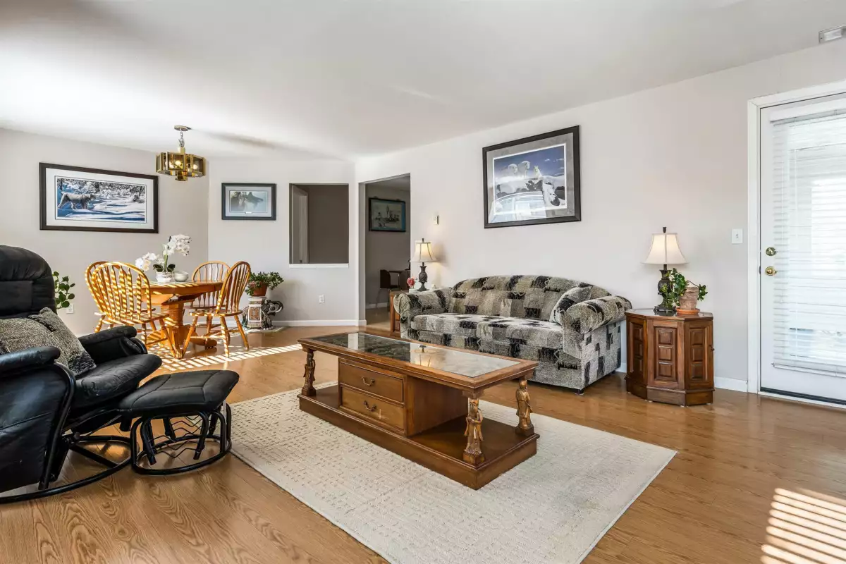 Loft / Bonus Room Photo of 210 45660 Knight Road, Chilliwack, BC