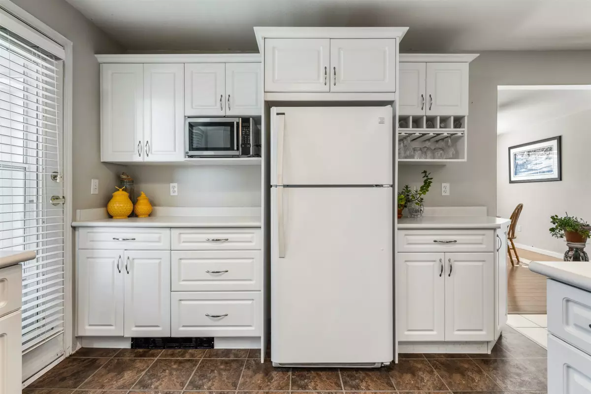 Primary Bathroom Photo of 210 45660 Knight Road, Chilliwack, BC