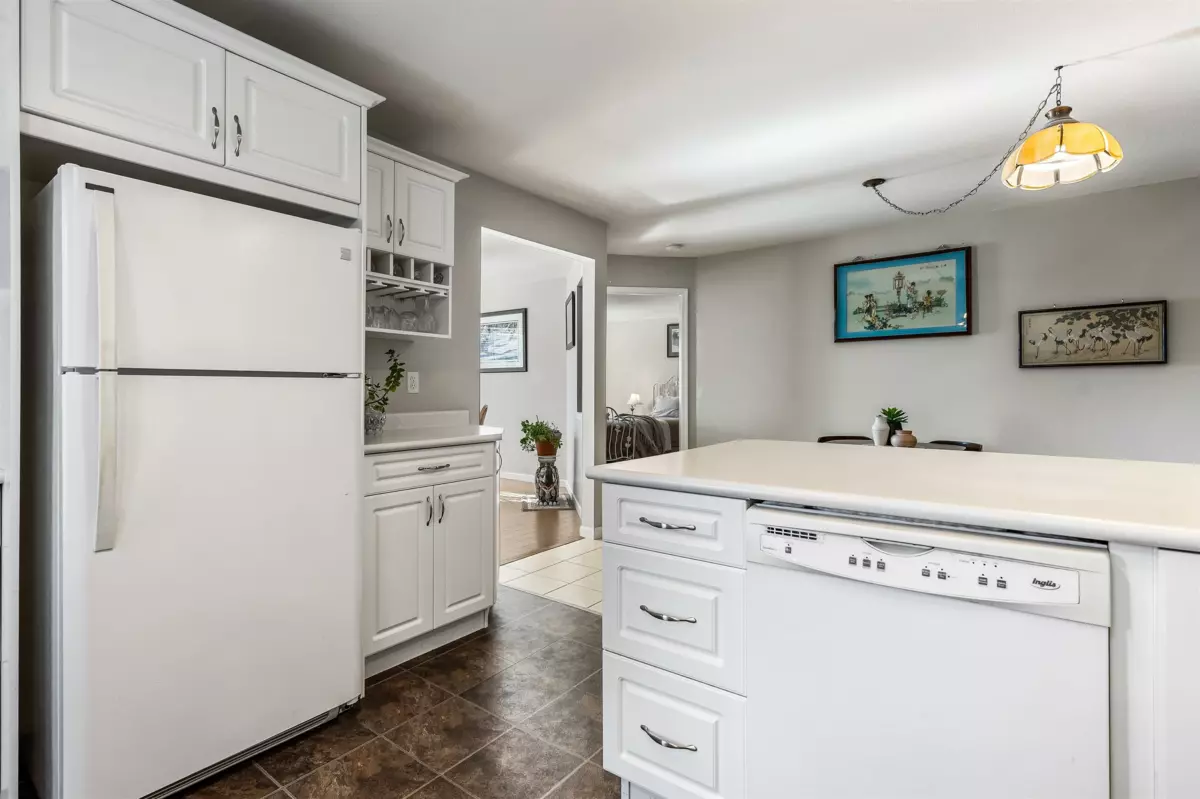 Walk-In Closet Photo of 210 45660 Knight Road, Chilliwack, BC