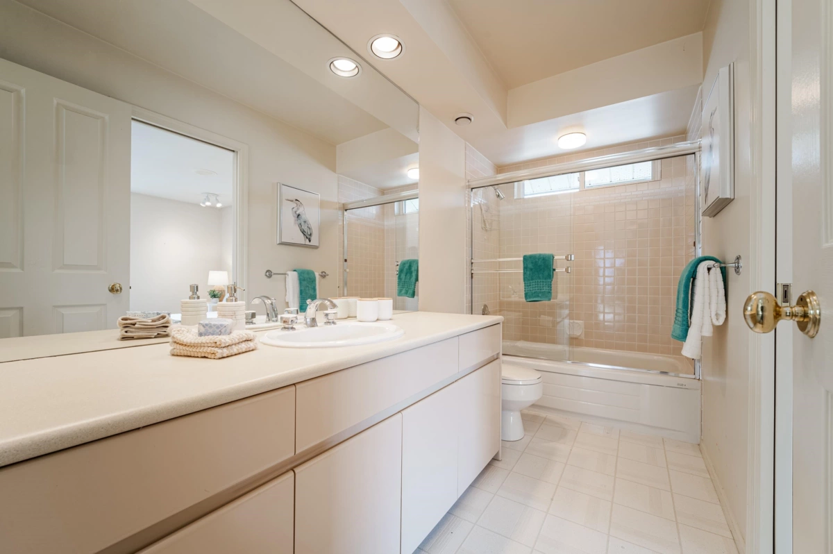 Hallway Photo of 2810 O'hara Lane, Surrey, BC