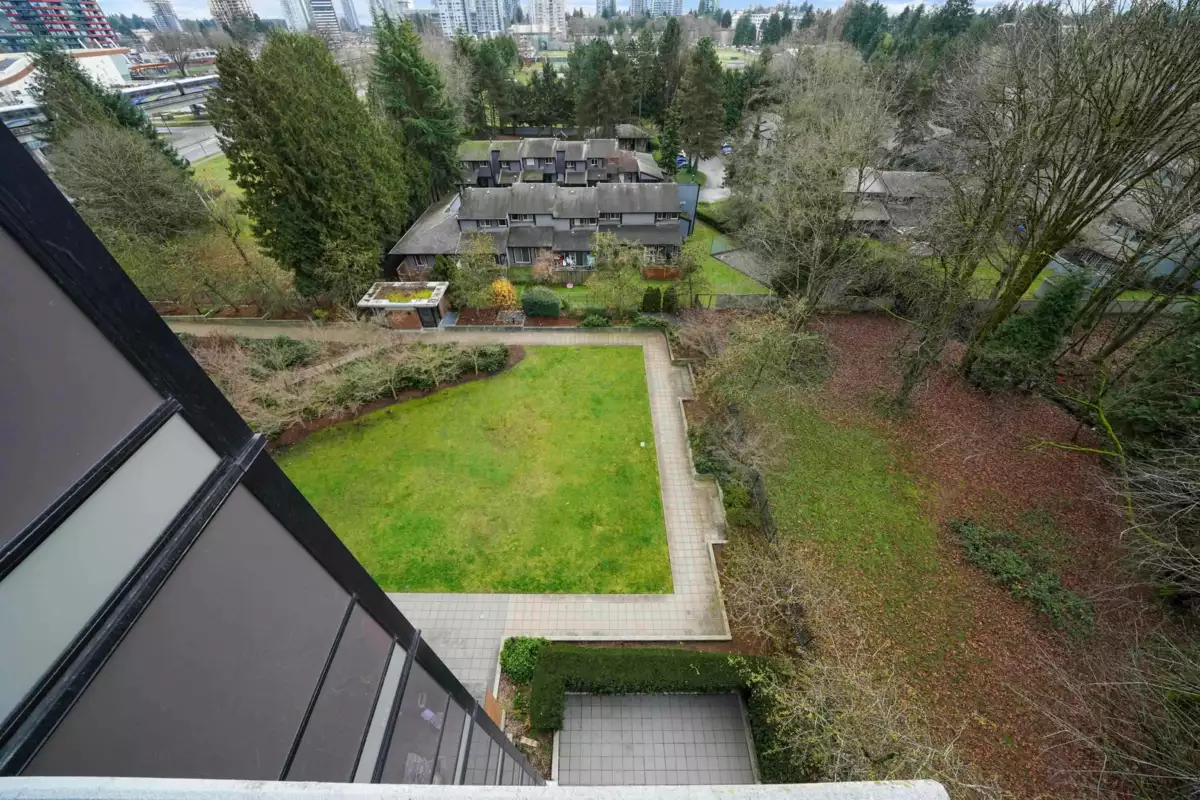 Hallway Photo of 908 13380 108 Avenue, Surrey, BC