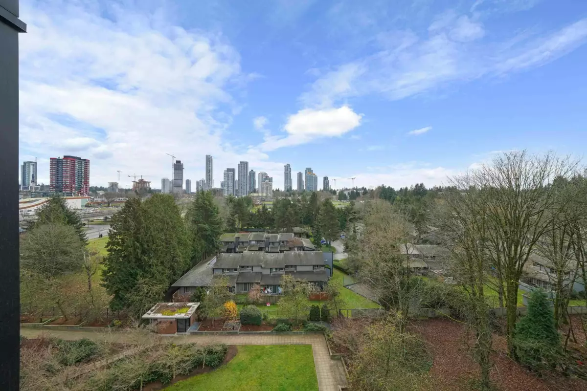Staircase Photo of 908 13380 108 Avenue, Surrey, BC