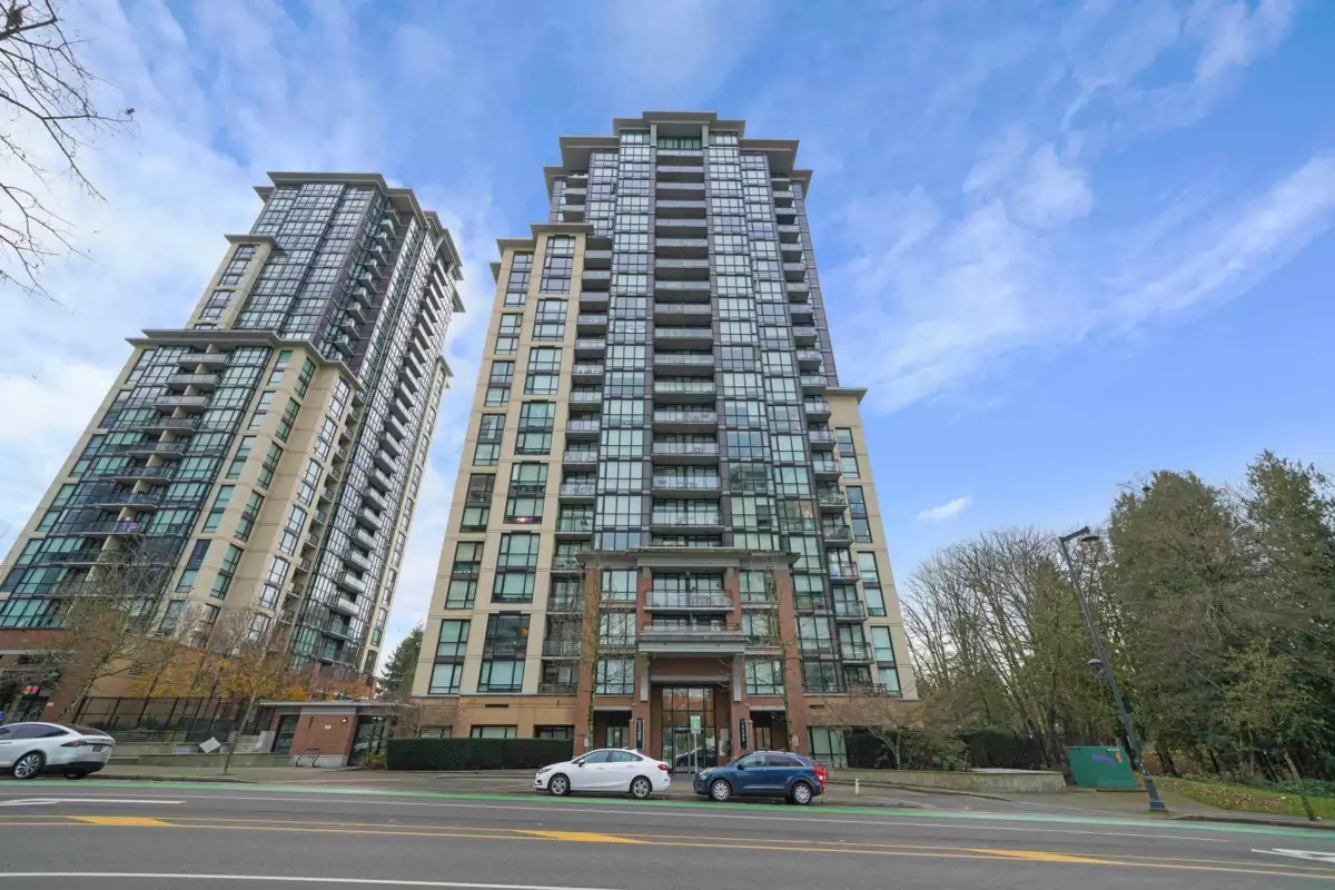 Swimming Pool Photo of 908 13380 108 Avenue, Surrey, BC