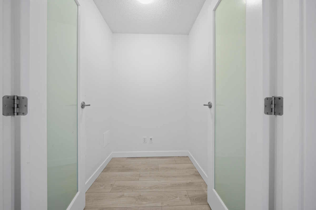 Walk-In Closet Photo of 908 13380 108 Avenue, Surrey, BC