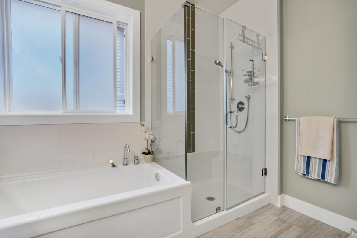 Entry Foyer Photo of 102 4595 Sumas Mountain Road, Abbotsford, BC