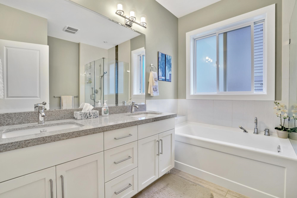 Hallway Photo of 102 4595 Sumas Mountain Road, Abbotsford, BC