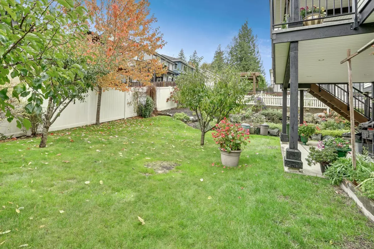 Kitchen Island Photo of 102 4595 Sumas Mountain Road, Abbotsford, BC