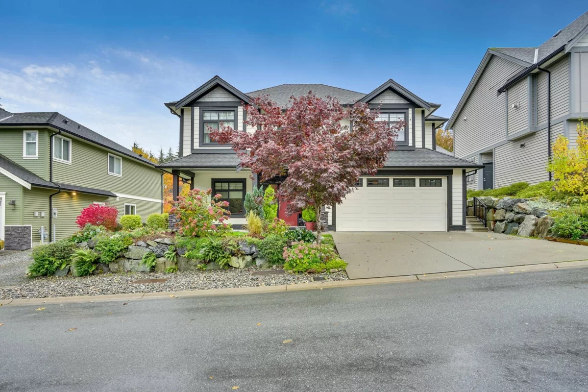 Living Room Photo of 102 4595 Sumas Mountain Road, Abbotsford, BC