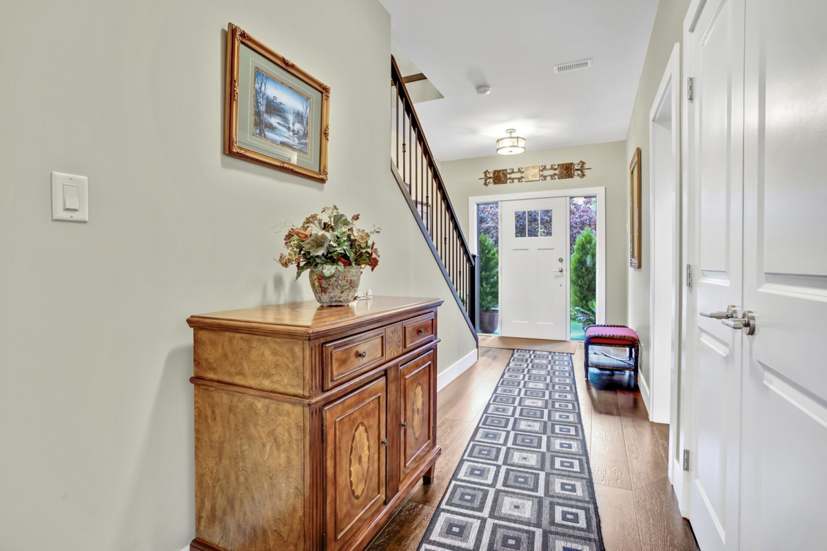 Primary Bathroom Photo of 102 4595 Sumas Mountain Road, Abbotsford, BC