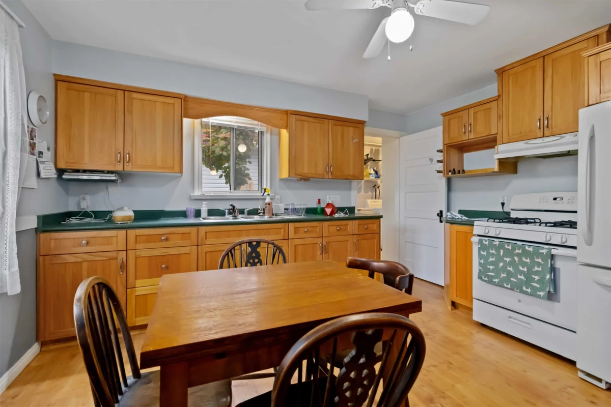 Breakfast Nook Photo of 32814 4th Avenue, Mission, BC