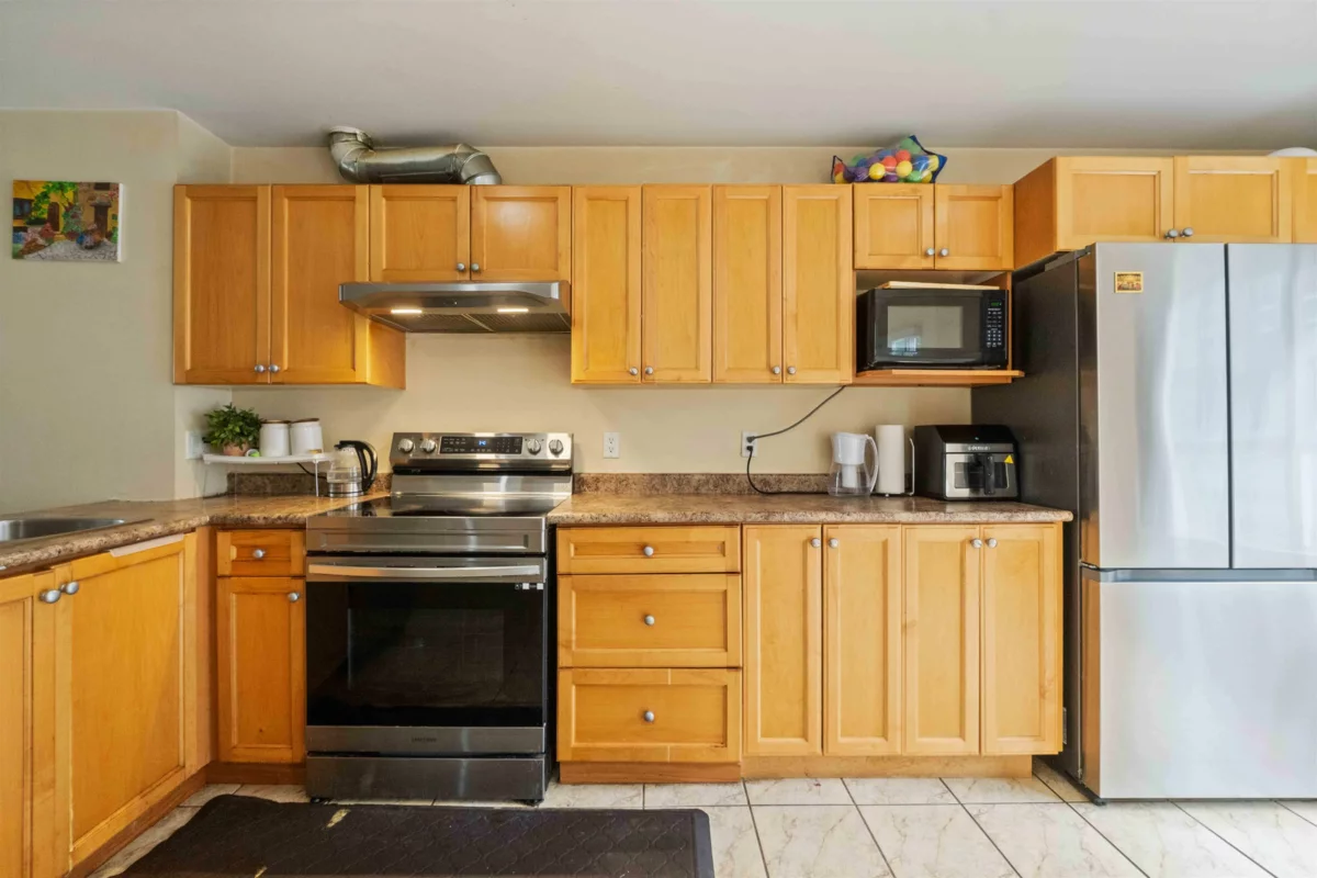 Entry Foyer Photo of 3 12730 66 Avenue, Surrey, BC