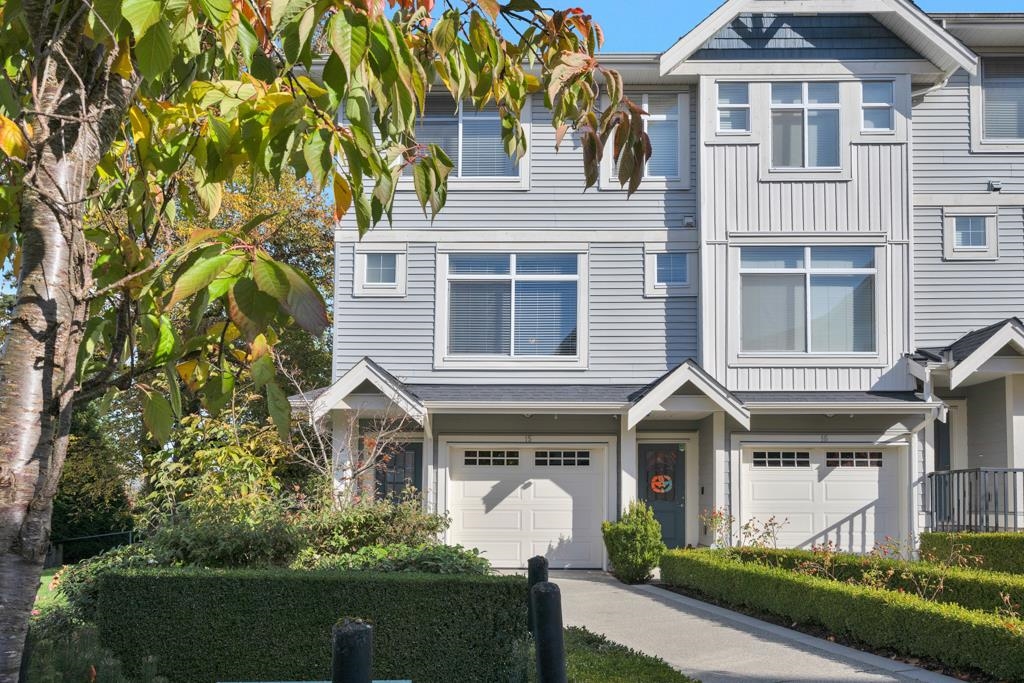 Living Room Photo of 15 7198 179 Street, Surrey, BC