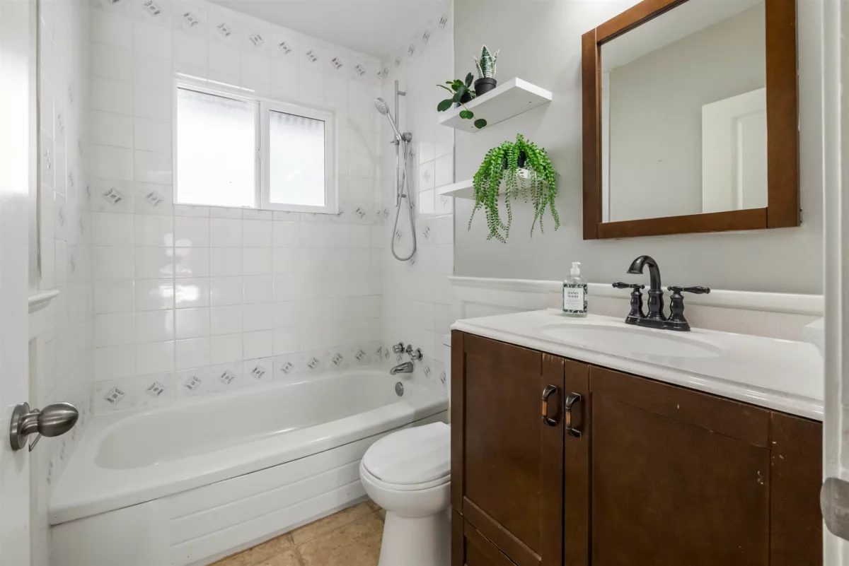 Garage Interior Photo of 2827 Cambridge Street, Abbotsford, BC