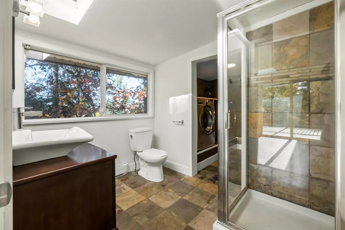 Guest Bathroom Photo of 2827 Cambridge Street, Abbotsford, BC