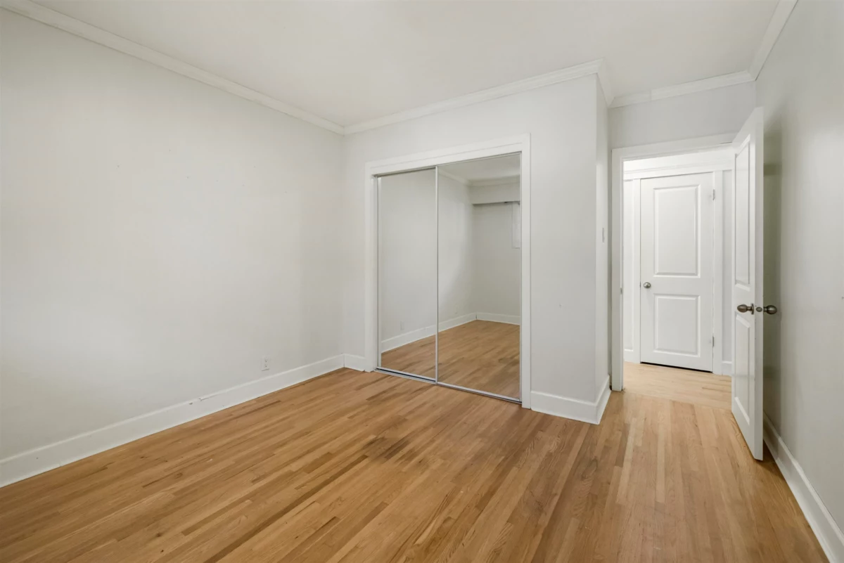 Hallway Photo of 2827 Cambridge Street, Abbotsford, BC