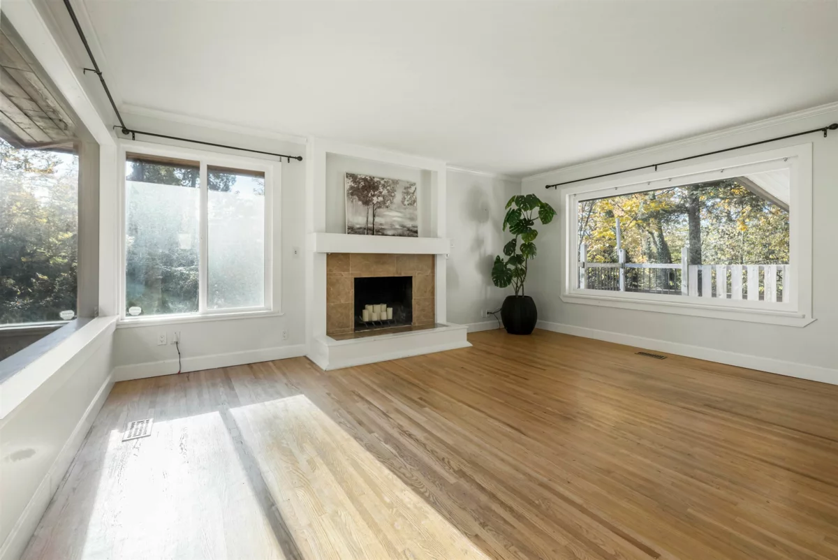 Kitchen Photo of 2827 Cambridge Street, Abbotsford, BC