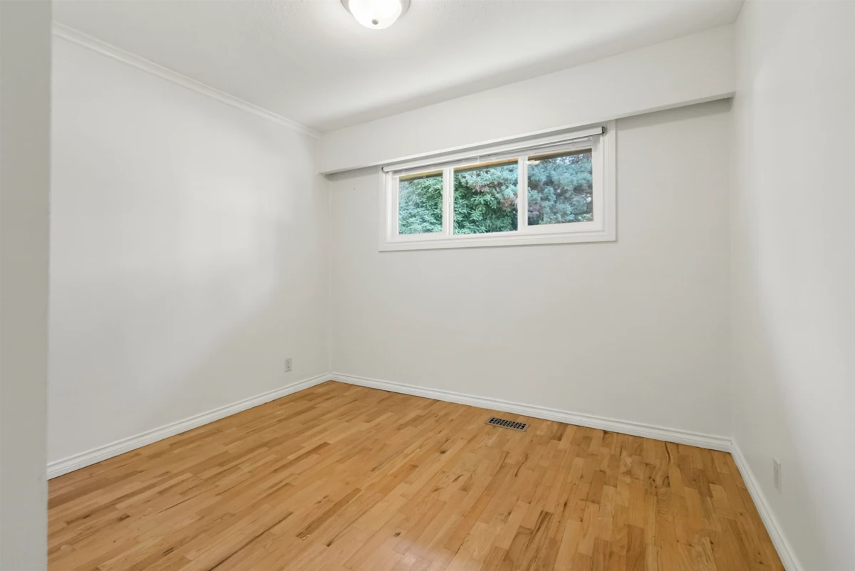 Laundry Room Photo of 2827 Cambridge Street, Abbotsford, BC
