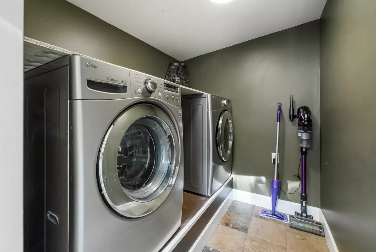 Powder Room Photo of 2827 Cambridge Street, Abbotsford, BC