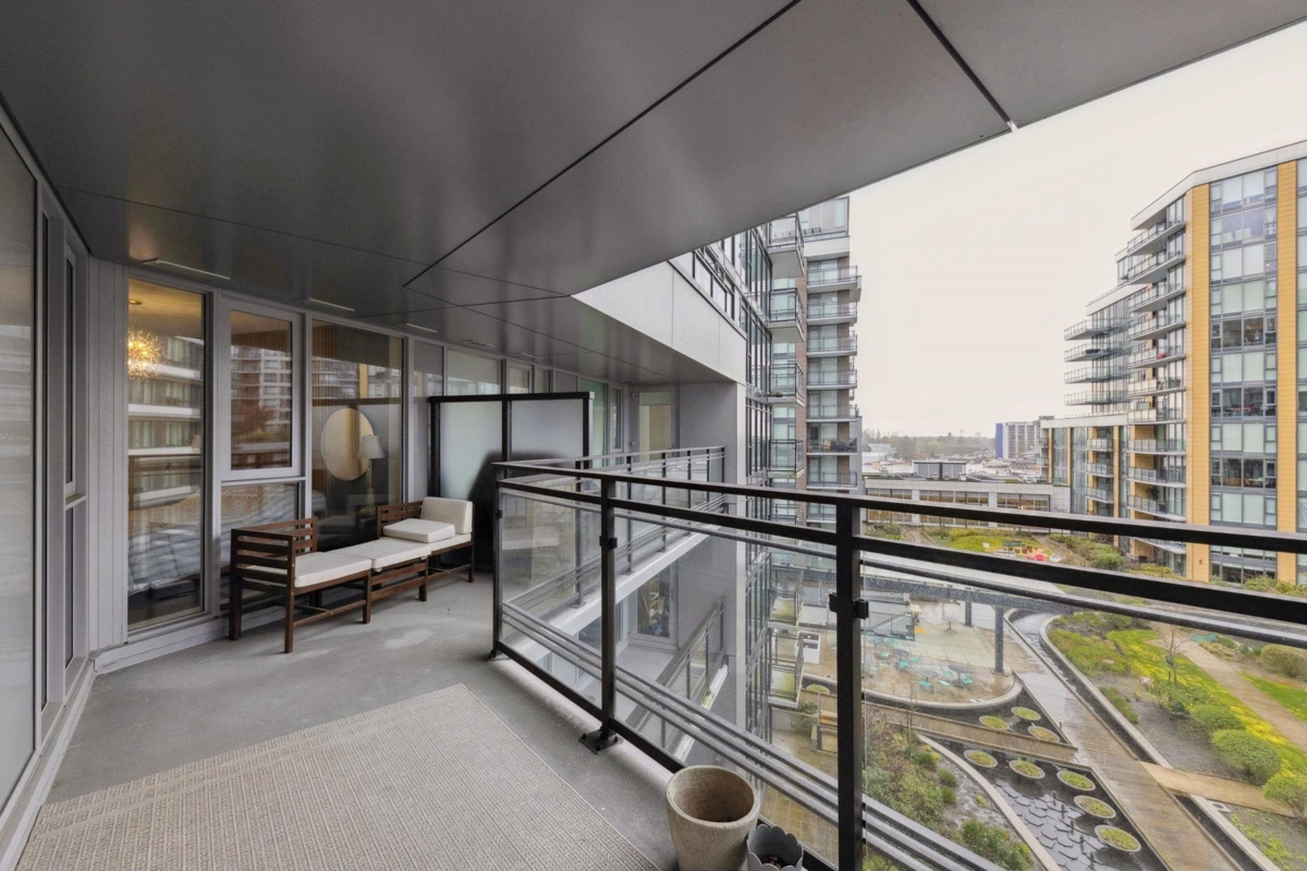 Entry Foyer Photo of 911 8199 Capstan Way, Richmond, BC