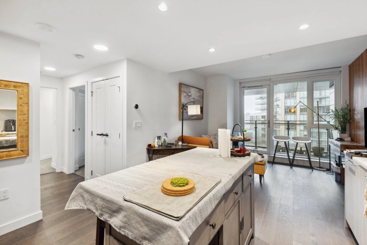 Guest Bathroom Photo of 911 8199 Capstan Way, Richmond, BC