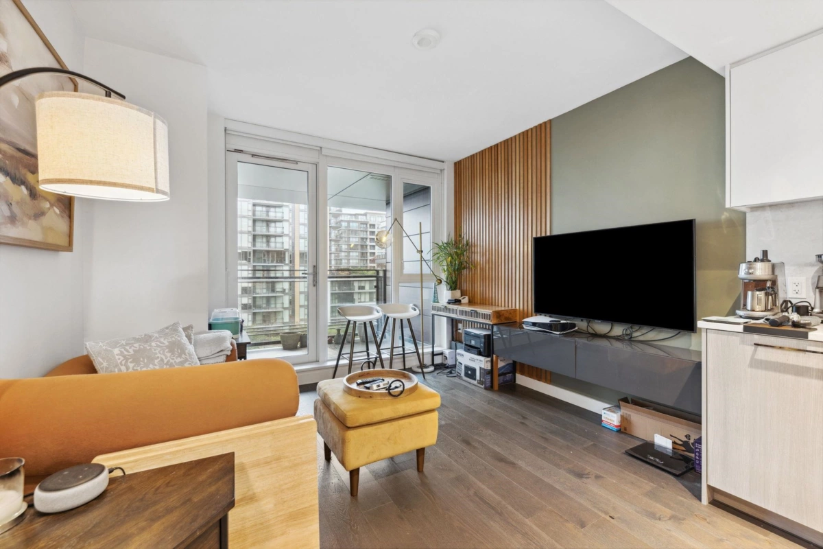 Kitchen Island Photo of 911 8199 Capstan Way, Richmond, BC